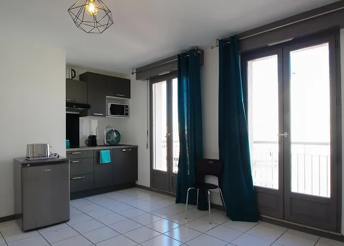 Castellane - 40 M2 Avec Balcon Et Parking Appartement *