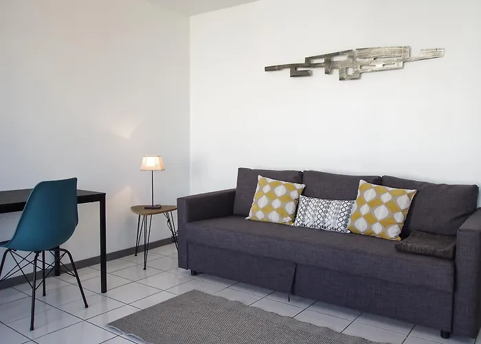 Castellane - 40 M2 Avec Balcon Et Parking *